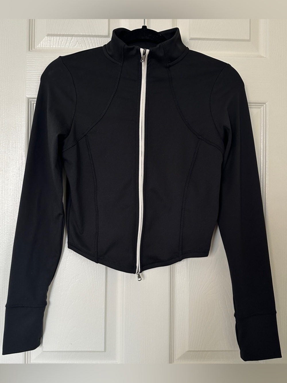 Hollister Gilly Hicks Jacket Size Small NWT Black Cropped Zip Up Athletic Gym